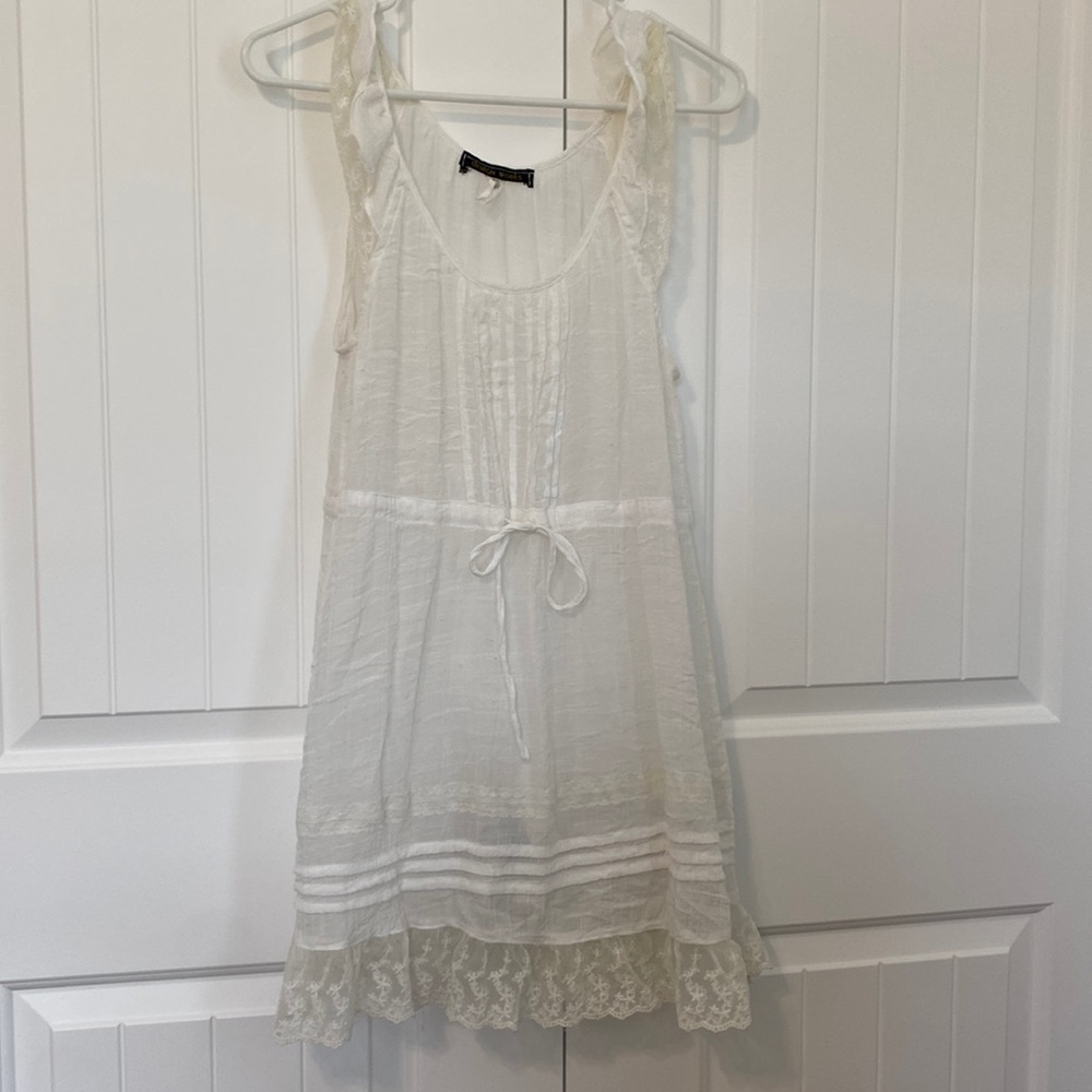 XL white top with lace detailing.